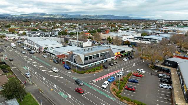 Prime commercial space for lease!