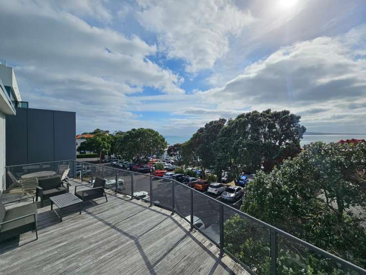 Front/87 Hurstmere Road Takapuna_23