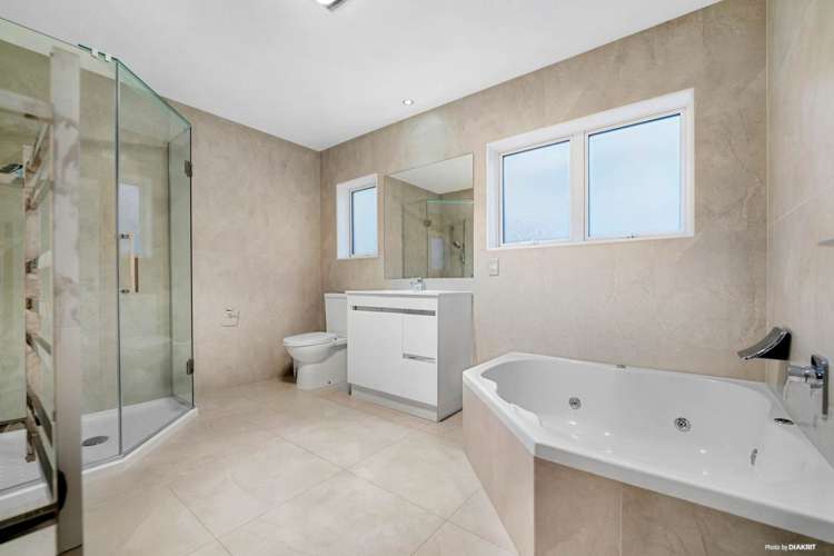 19 Castlebane Drive Flat Bush_14