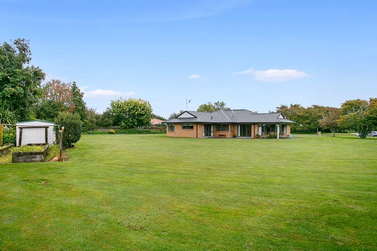 20 Cowley Drive Leamington_24