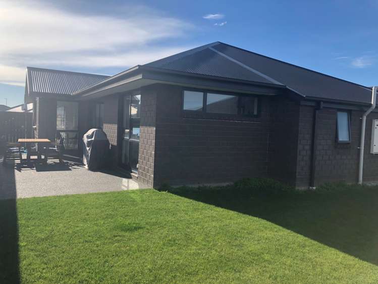 82 Sunline Avenue Lincoln_14