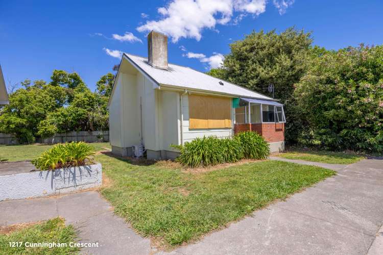 1213–1225 Cunningham Crescent Mayfair_21