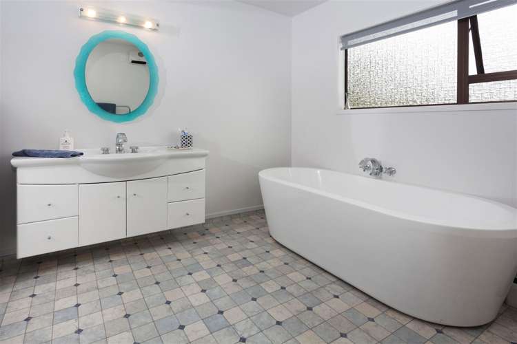 8 Pine Grove Tairua_23