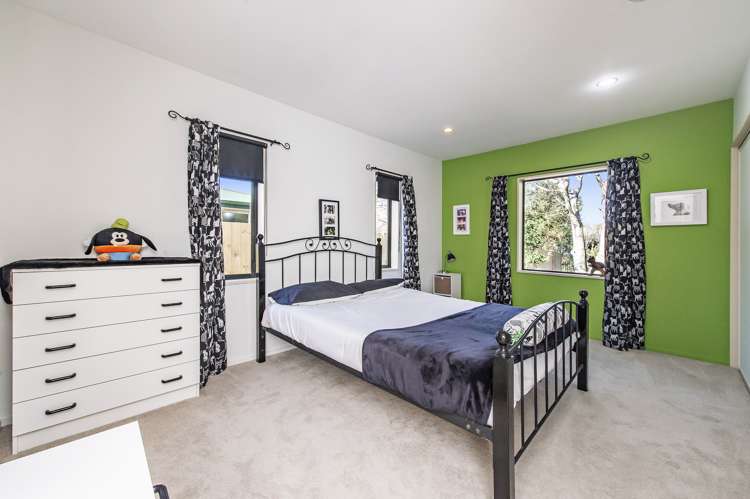 76 Moffat Drive Lincoln_17