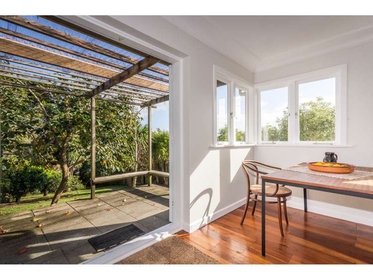 33 Derwent Crescent Titirangi_12