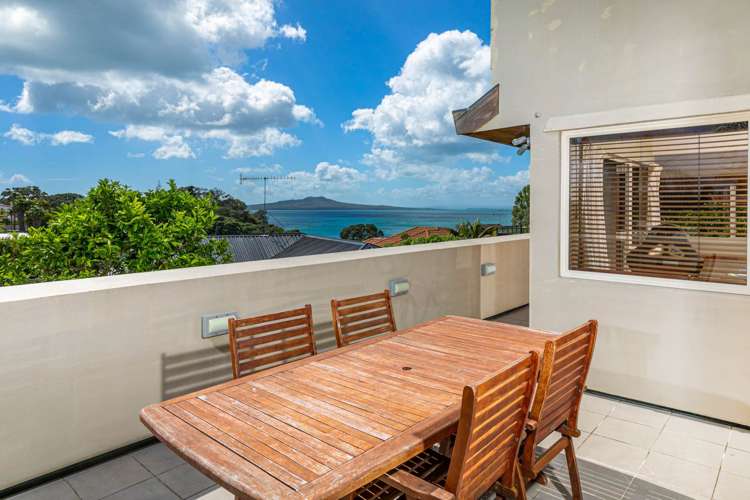 2/72 Beach Road Castor Bay_8