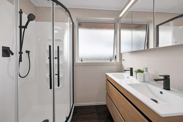 12a Julian Place Westown_13