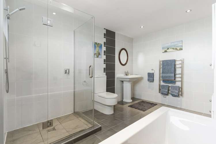 1/7 Colmar Road Mellons Bay_14