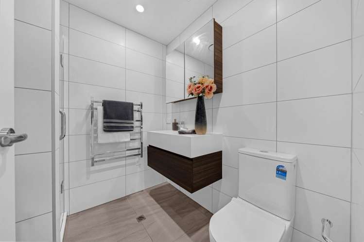 502/12 Barrack Road Mt Wellington_13