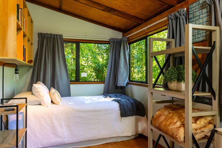 2069 Queen Charlotte Drive Queen Charlotte Sound_18