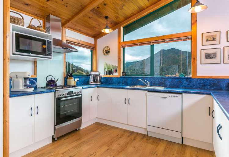 215 Queen Charlotte Drive Havelock_4