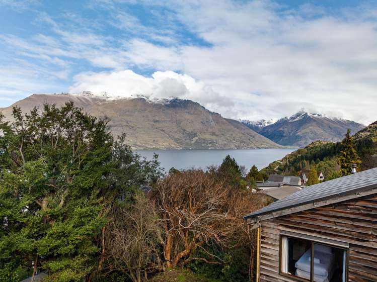 12a Arawata Terrace Fernhill/Sunshine Bay_21