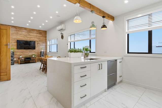 Stylish city-fringe living with modern comfort