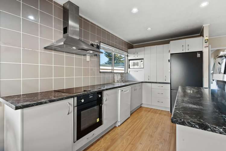 2/114 Clevedon Road Papakura_3