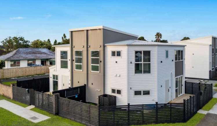 1-2/30 Carruth Road_0