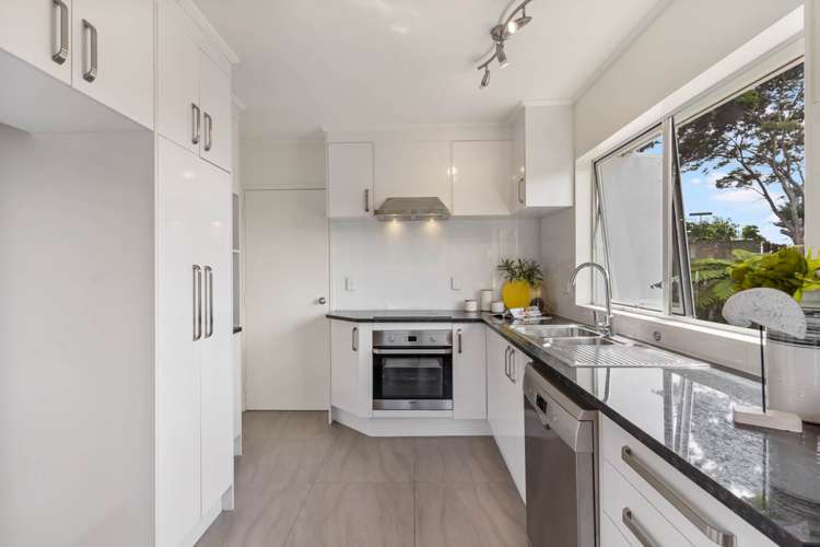 1/65 Girrahween Drive Totara Vale_5