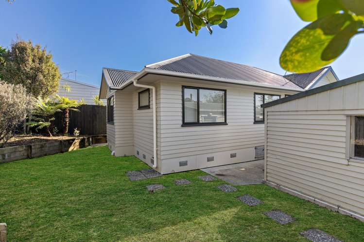 8a Coey Place Glen Eden_2