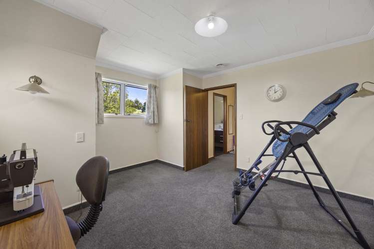 136 Bird Road Stratford_12