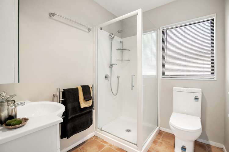 10 Lorna Irene Drive Raumati South_10