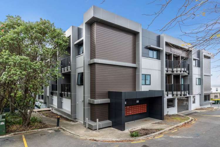 14/241 Hinemoa Street_0