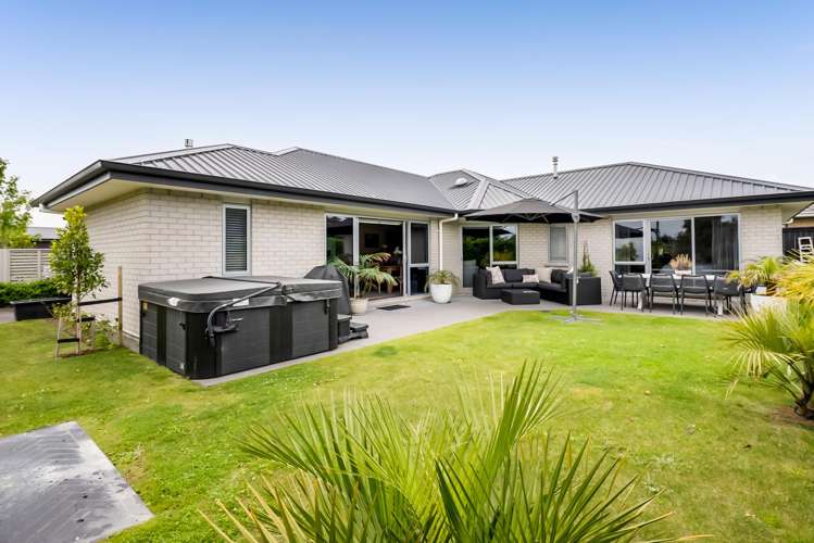 3 Condor Crescent Bell Block_35