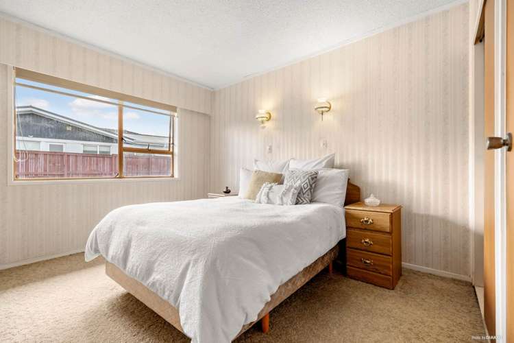 1/50 Luton Avenue Sunnyhills_6