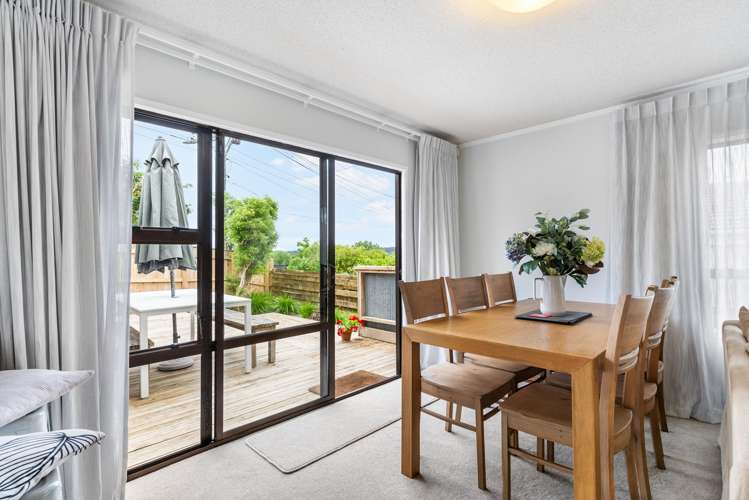 2/141 Verbena Road Birkdale_2