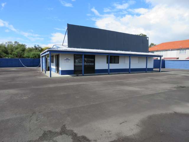 Car-yard in Rangitikei St