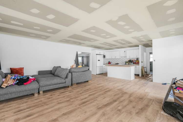 8 Petrie Street Wainuiomata_1