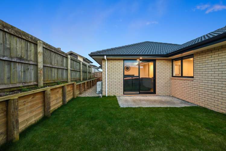 2/12 Onukutara Place Huntington_15