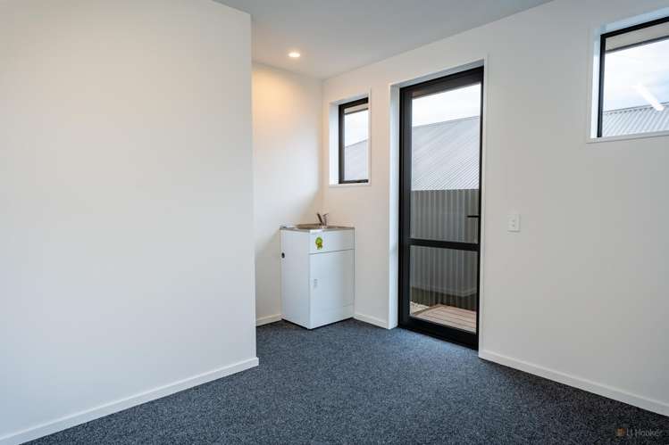 86 & 86A Church Street Seaview_16