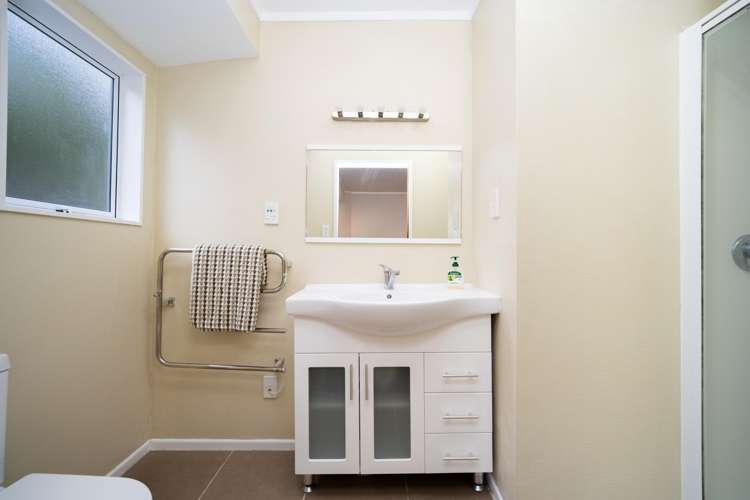12 Newnham Court Tawa_20