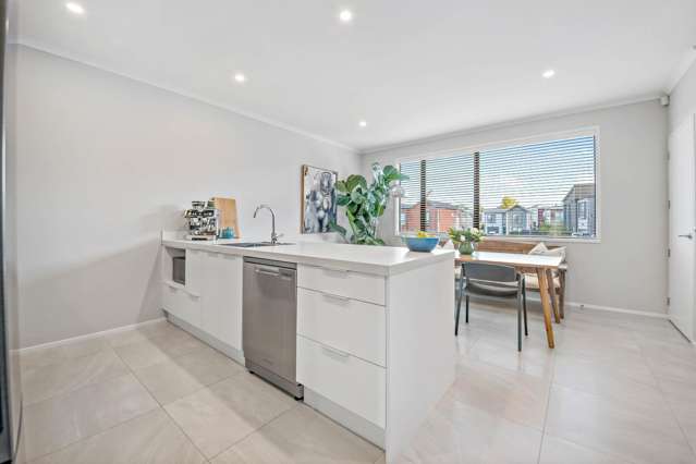 2/4 Matimati Place Hobsonville_4