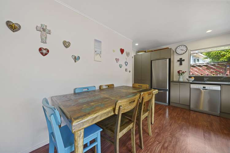 2 Tedder Way Karori_8