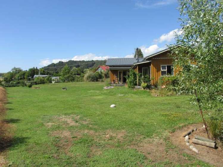 5 Racecourse Road Reefton_18