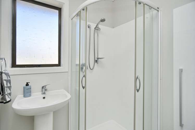 4 Betty Place Aranui_12