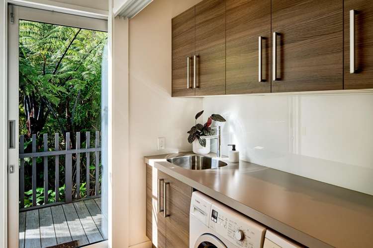 4 Francis Bell Grove Lowry Bay_22