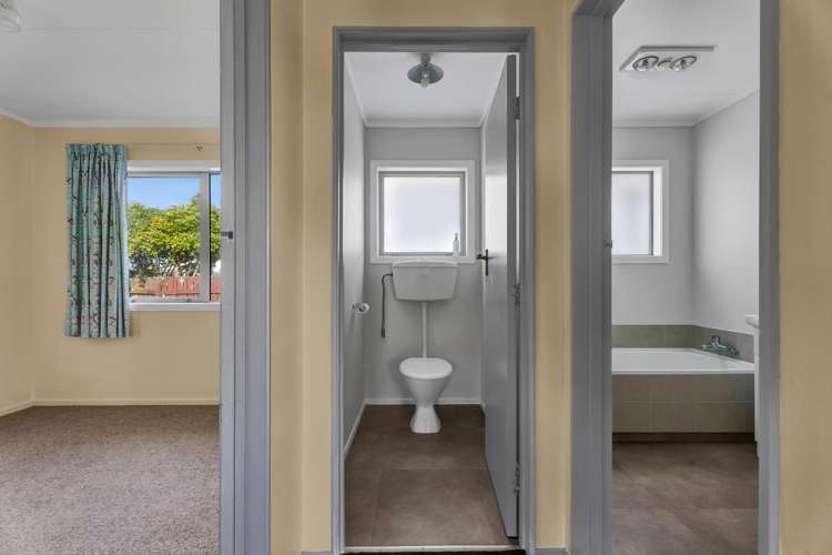 16a Culzean Grove Bell Block_12