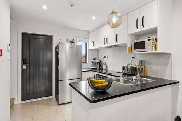 17/18 Hewlett Road Massey_4