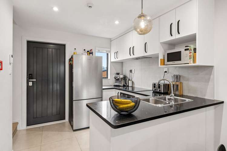 17/18 Hewlett Road Massey_3