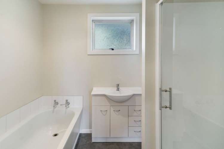 37 Oakley Crescent Hornby_12