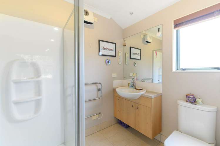 1 Mary Forgham Drive Greenhithe_13