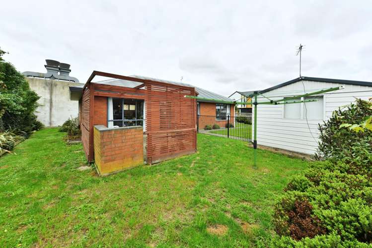 2/11 Short Street Waltham_12