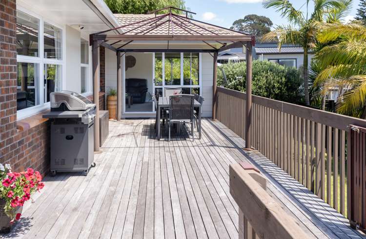 14 Pickwick Parade Mellons Bay_18