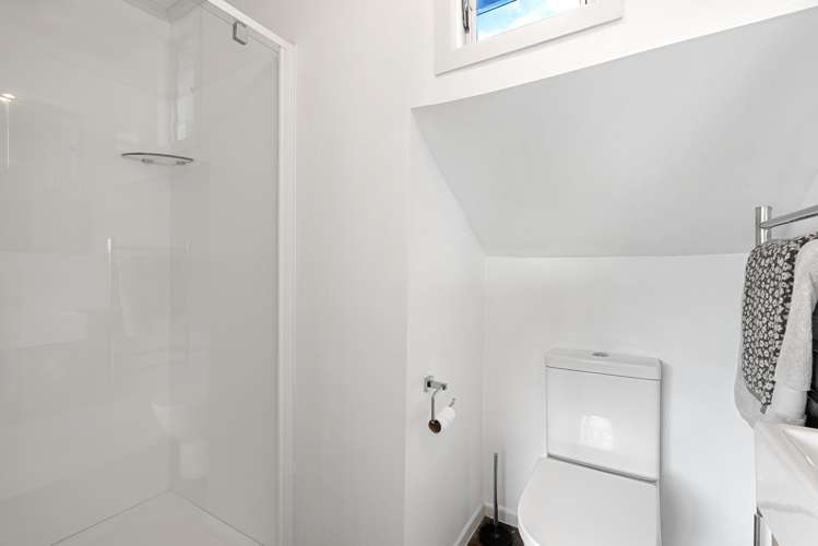 318 Queens Drive Lyall Bay_15