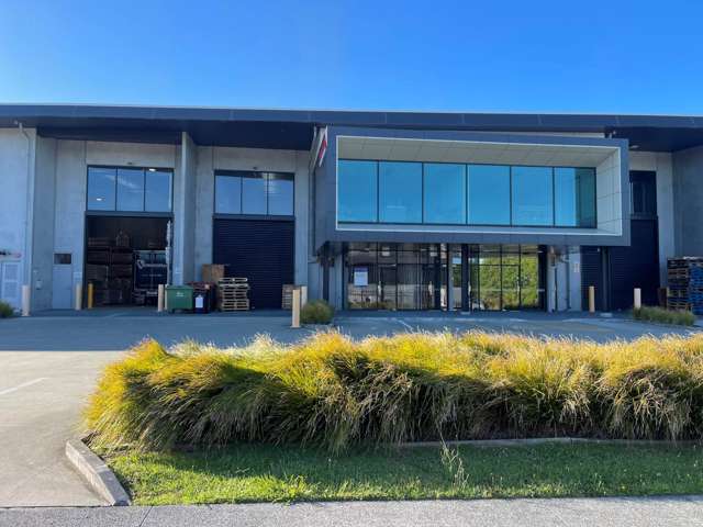 WAREHOUSE/OFFICE IN HIGHGATE BUSINESS PARK