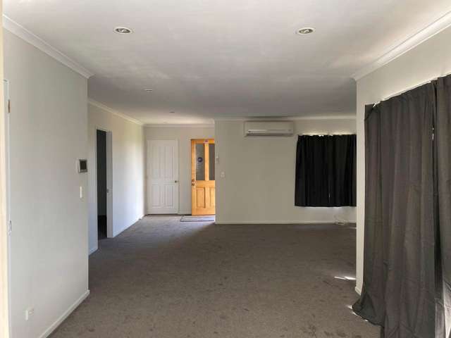 65 Burbank Avenue Clendon Park_3