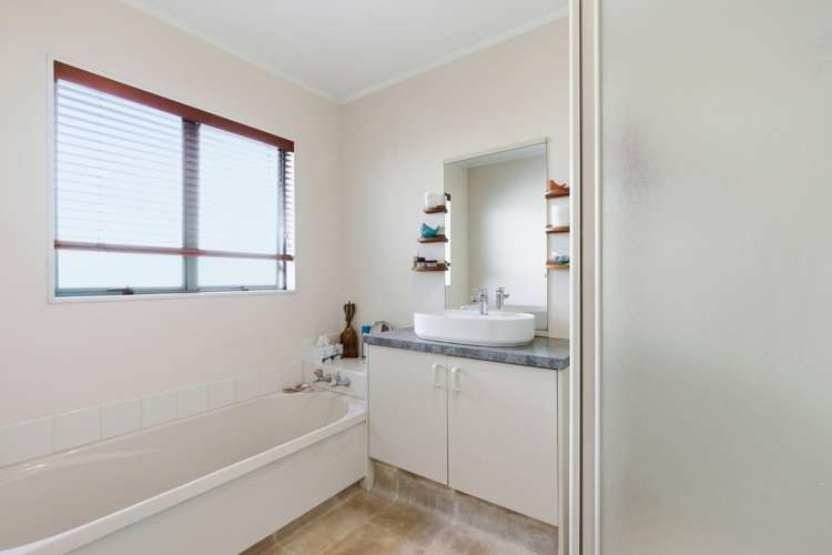8 Webb Place Papamoa Beach_12