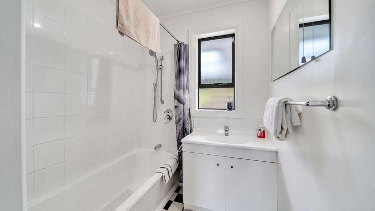 54 Waldron Crescent Green Island_15