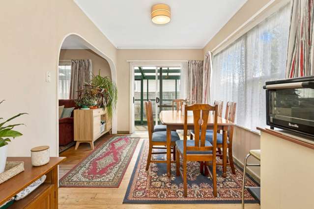 38 Tennyson Crescent Stoke_3